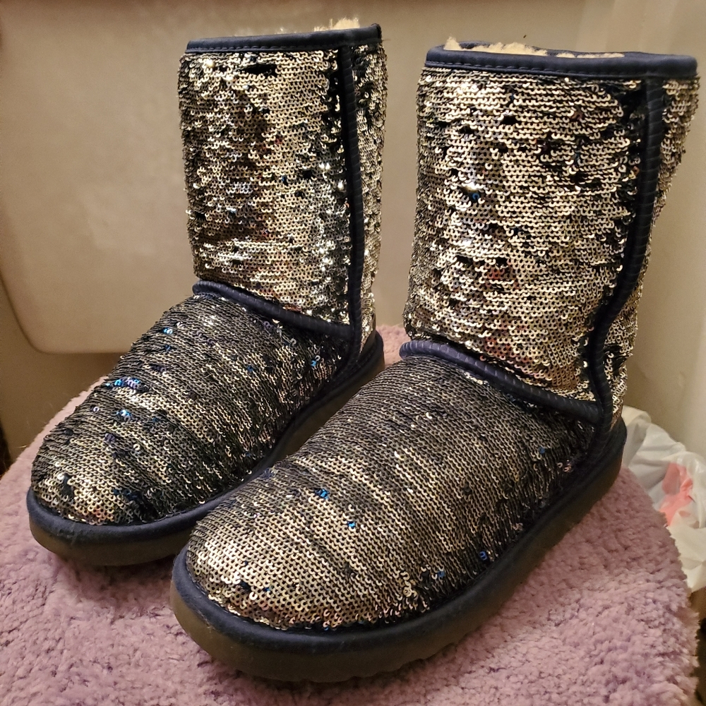 Sequin Uggs, Color changing blue/silver